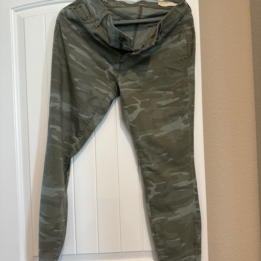 Camo skinny pants